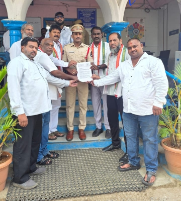 దాసోజు శ్రవణ్ పై చంద్రాయన్ గుట్ట పిఎస్ లో బోయ నగేష్ పిర్యాదు