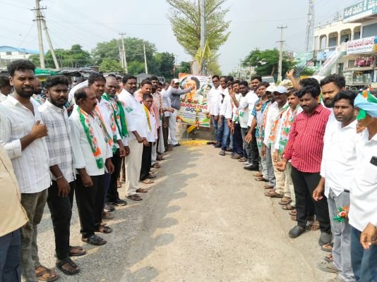 ఇందిరాగాంధీకి కాంగ్రెస్ నేతల నివాళి