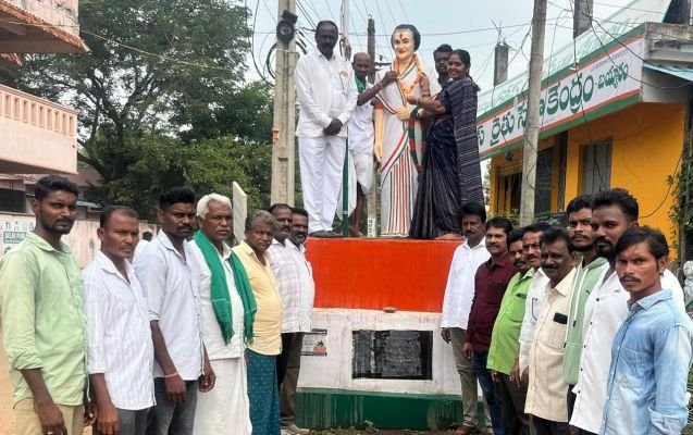 దేశాభివృద్ధికి ఇందిరాగాంధీ కృషి మరువలేనిది-సర్పంచ్ శాంతి కిషన్ నాయక్