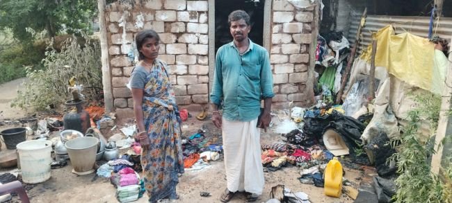 విద్యుత్ షార్ట్ సర్క్యూట్ తో ఇల్లు దగ్ధం
