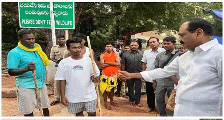 తిరుమలలో కొనసాగుతున్న భక్తుల రద్దీ,,,క్యూ లైన్లను పరిశీలించిన టీటీడీ ఛైర్మన్