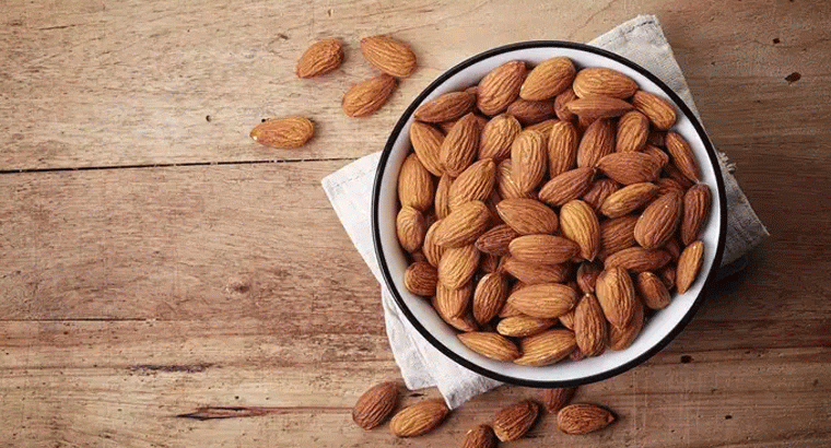 పొరపాటున కూడా బాదం పప్పుతో కలిపి కొన్ని ఫుడ్స్ తినొద్దు