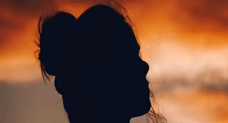 నీలి చిత్రాల్లో నటిస్తే రూ.10 లక్షలంటూ.. వివాహితను హోటల్ రూమ్‌కి తీసుకెళ్లి