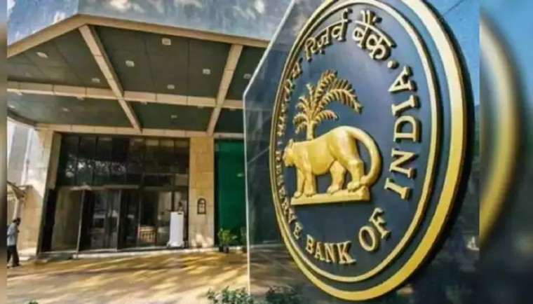 డెబిట్, క్రెడిట్ కార్డులపై ఆర్భీఐ కీలక నిర్ణయాలు