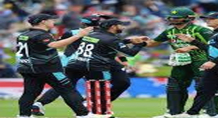 పాక్ బౌలర్లకు చుక్కలు చూపించిన కివీస్ బ్యాటర్లు