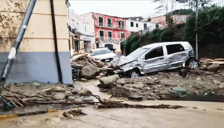 ఐలాండ్‌లో కొండ చరియలు విరిగిపడి...8 మంది మరణం... 13 మంది గల్లంతు