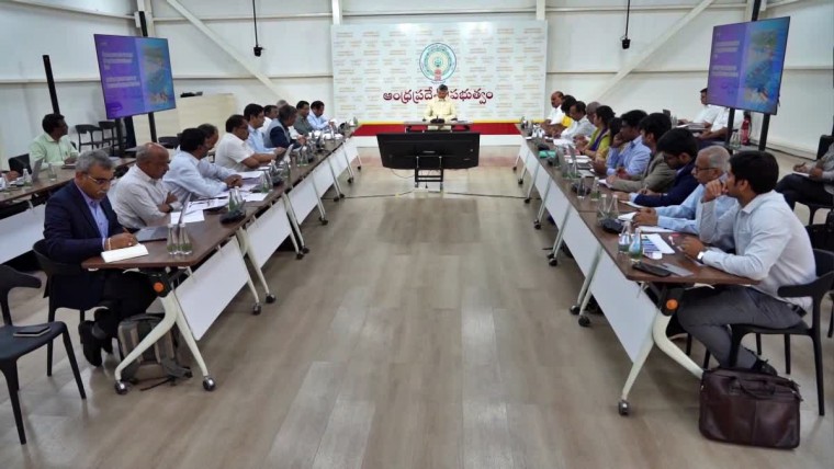 పెండింగ్ సాగునీటి ప్రాజెక్టుల పూర్తిపై సీఎం చంద్రబాబు సమీక్ష