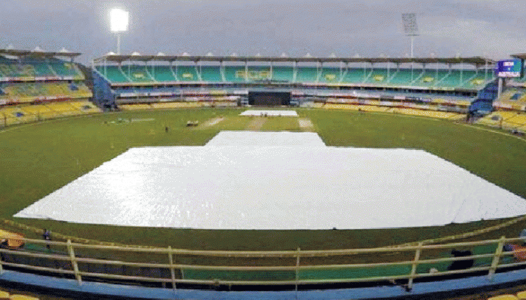 స్టేడియంలోకి పాములు రాకుండా అలా చేశారు