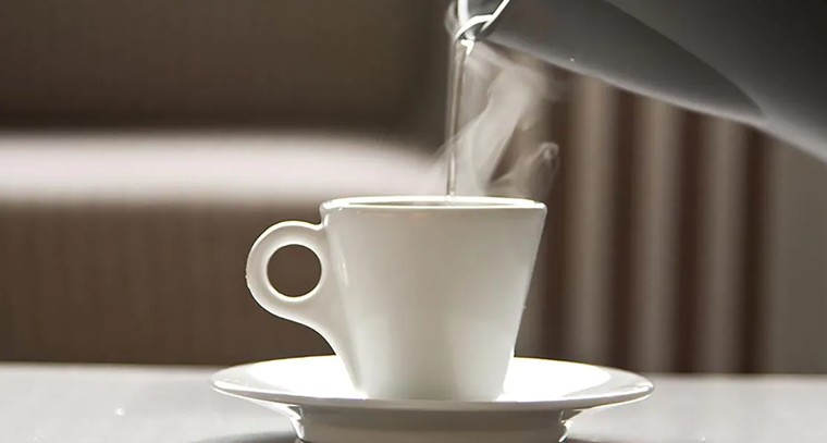 వేడి నీళ్లు ఎక్కువగా తాగితే ఈ ప్రమాదం
