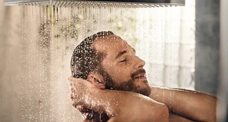 వేడి నీళ్లతో స్నానం చేస్తే ఈ సమస్యలు తప్పవు
