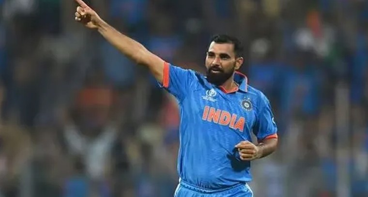 పౌర్ణమి సందర్భంగా బల్కంపేట అమ్మవారి కు ప్రత్యేక అలంకరణ
