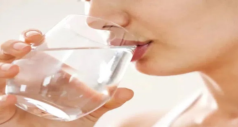 రోజుకు ఎన్ని లీటర్ల నీరు తాగాలంటే..?
