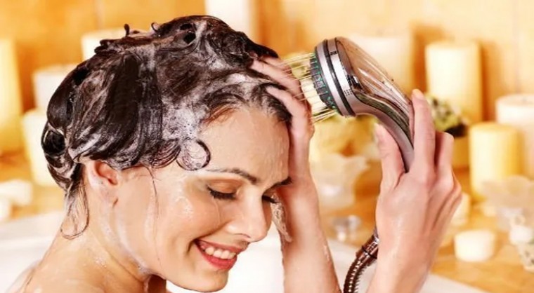 రోజూ తలస్నానం చేస్తున్నారా? అలా చేస్తే..
