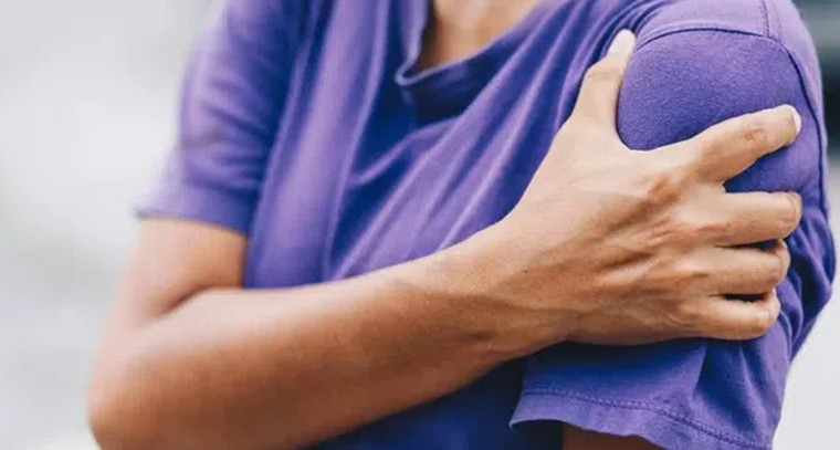 భుజం నొప్పి తగ్గాలంటే ఇలా చెయ్యండి
