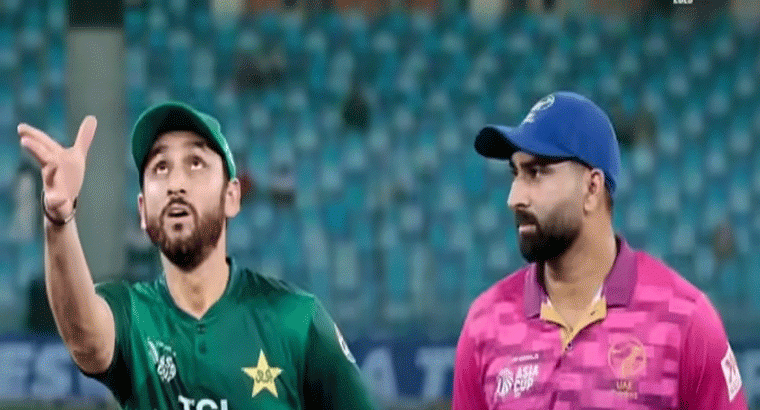  గంట ఆలస్యంగా స్టేడియానికి వచ్చిన పాక్ ఆటగాళ్లు.. యూఏఈతో మ్యాచ్ షురూ