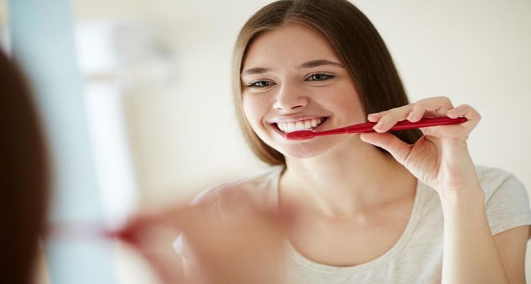 బ్రష్ చేసేటప్పుడు ఇవి పాటించండి
