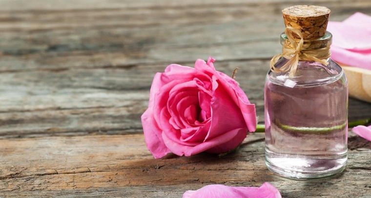 రోజ్ వాటర్ తో కలిగే ప్రయోజనాలు
