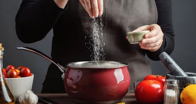 షాకింగ్ న్యూస్..కూరల్లో ఉప్పు వేస్తున్నారా?..
