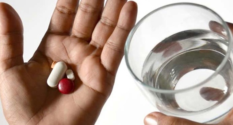 ట్యాబ్లెట్స్ వేసుకునేప్పుడు ఎంత నీటిని తాగుతున్నారు?
