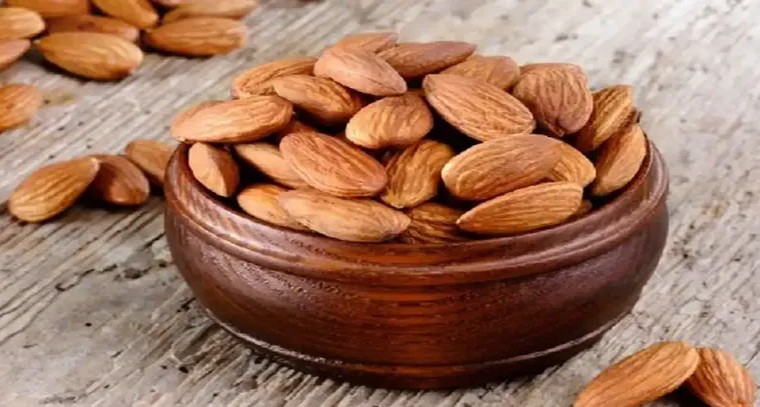 బాదం అతిగా తింటే అనారోగ్యమే.. నిపుణుల హెచ్చరిక
