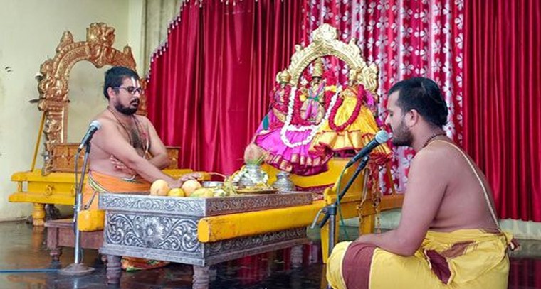 భద్రాద్రి రామయ్యకు స్వర్ణ తులసి పూజలు
