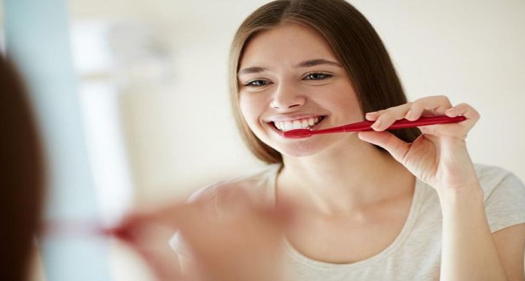 బ్రష్ చేసేటప్పుడు ఇవి పాటించండి
