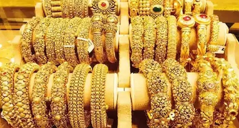 స్వల్పంగా తగ్గిన బంగారం, వెండి ధరలు
