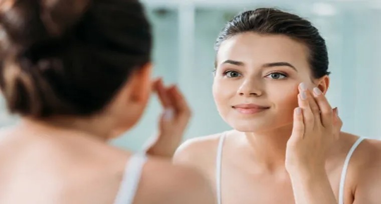 పెదవులు పొడిబారకుండా ఉండాలంటే ఇలా చేయండి!
