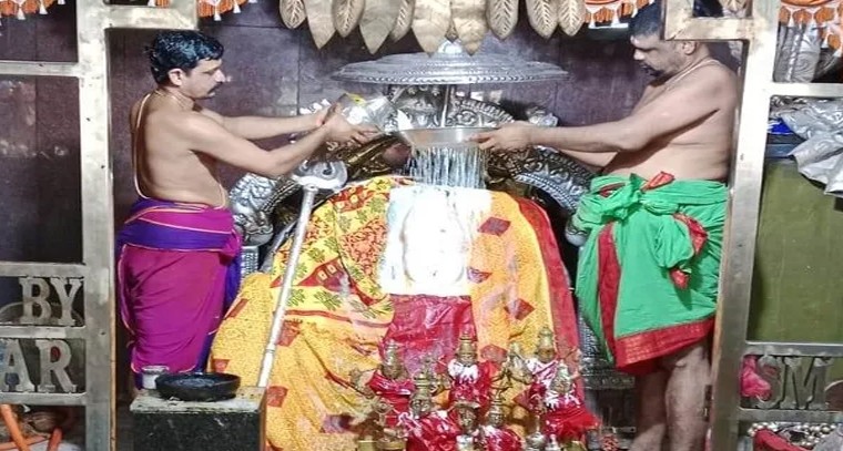 పెద్దమ్మతల్లికి ఘనంగా పంచమృతాభిషేకం
