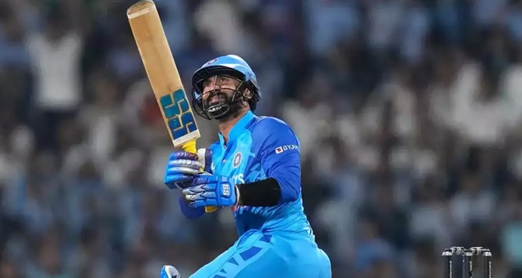 దినేష్‌ కార్తీక్‌ సంచలన నిర్ణయం.. వద్దంటున్న ఫ్యాన్స్