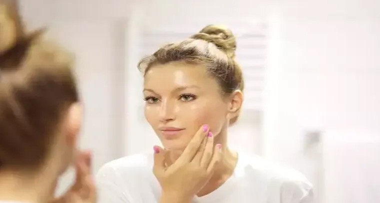 ఇవి ముఖానికి రాస్తే మొటిమలు, మచ్చలు మాయం..
