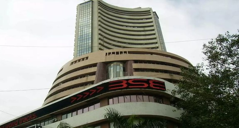 నష్టాల్లో ముగిసిన మార్కెట్లు
