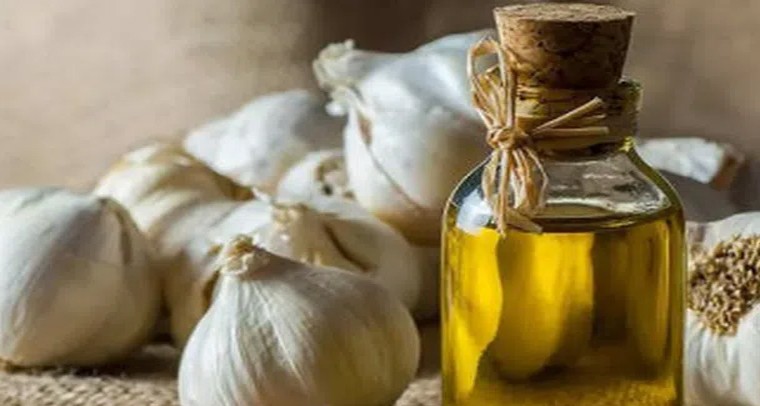 వెల్లుల్లి నూనెతో ఈ సమస్యలకు చెక్!
