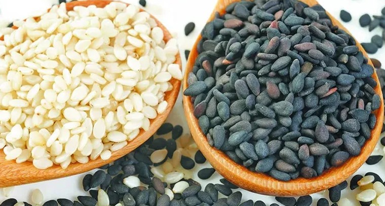 తెల్ల నువ్వులు, నల్ల నువ్వులు.. ఆరోగ్యానికి ఏది మేలు!
