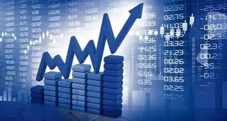 లాభాలతో ట్రేడింగ్ ప్రారంభించిన సూచీలు
