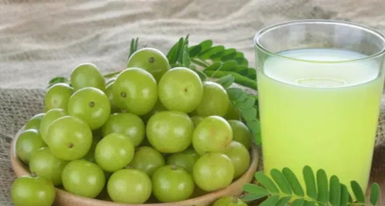 ఉసిరి రసంతో జుట్టు సమస్యలకు చెక్
