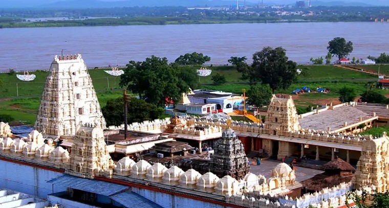 రామాలయానికి పెరుగుతున్న భక్తుల రద్దీ
