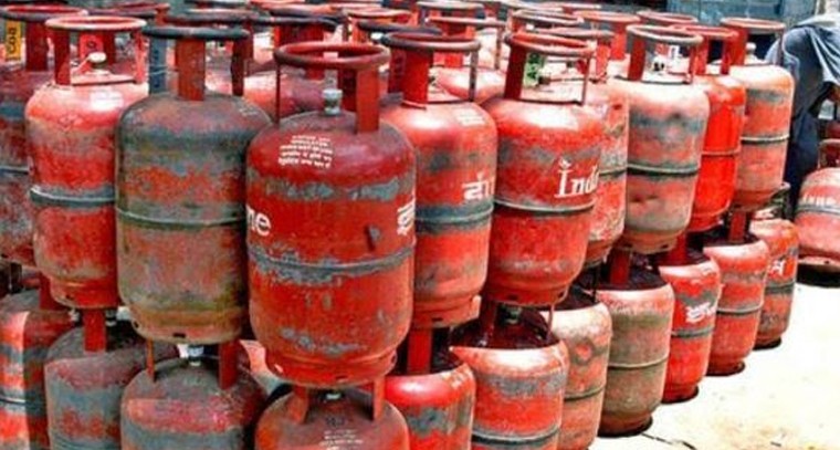 మళ్లీ పెరిగిన వంట గ్యాస్ ధర