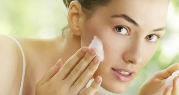 యవ్వనంగా కనిపించాలంటే ముఖంపై ఇలా చేయండి
