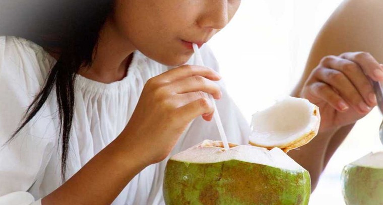 రాత్రి పడుకునే ముందు కొబ్బరి నీళ్లు తాగండి
