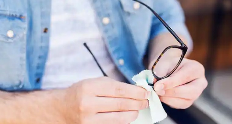 అద్దాలు పెట్టుకుంటే కంటి చూపు మెరుగుపడుతుందా?
