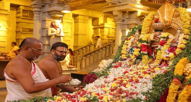 యాదాద్రిలో శ్రీ స్వామివారికి లక్ష పుష్పార్చన
