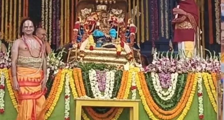 సింహాద్రి అప్పన్న ఆలయానికి పోటెత్తిన భక్తులు