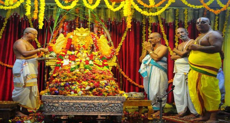 అమ్మవారి పుష్పార్చనలో పుష్పాలు కోత
