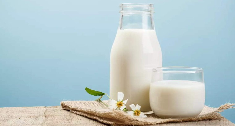 పాలు ఏ సమయంలో తాగాలి?