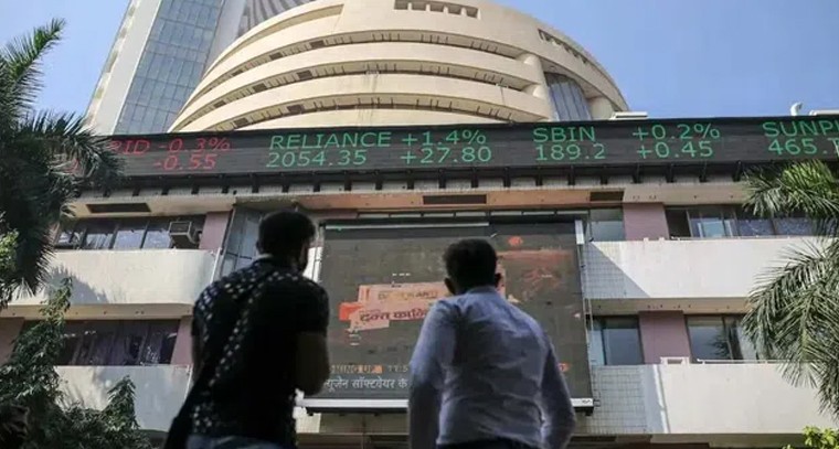 స్వల్ప లాభాలతో ప్రారంభమైన స్టాక్‌మార్కెట్లు
