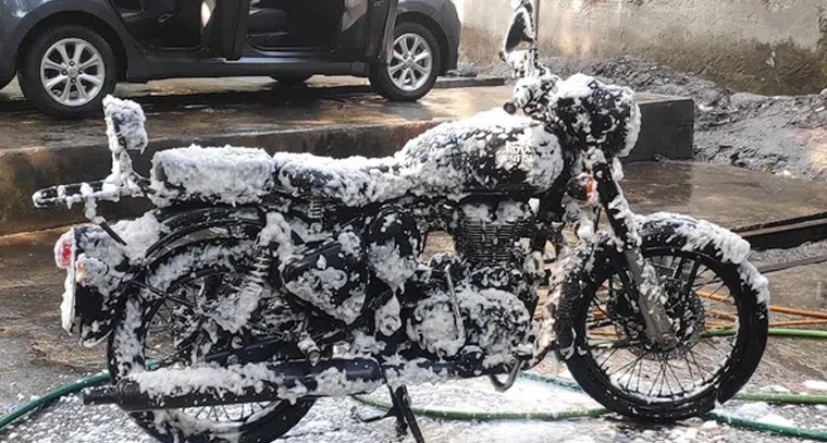 బైక్ కడిగేటప్పుడు ఈ జాగ్రత్తలు తప్పనిసరి
