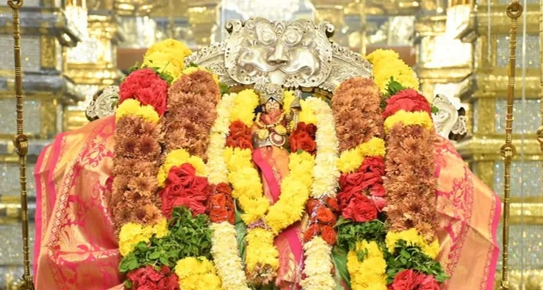 యాదాద్రి శ్రీ ఆండాళ్ అమ్మవారికి ఊంజల్ సేవ
