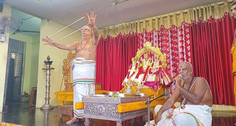 భద్రాద్రి రామయ్యకు స్వర్ణ తులసి పూజలు
