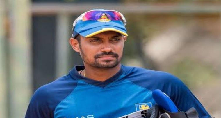 హోటల్ గదిలో యువతిపై క్రికెటర్ అత్యాచారం
